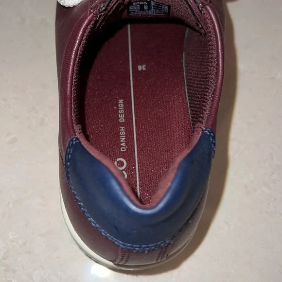 Ecco ladies burgundy Soft 7 Street
Sneakers Size EU 36 with navy heel accent - Picture 6 of 6